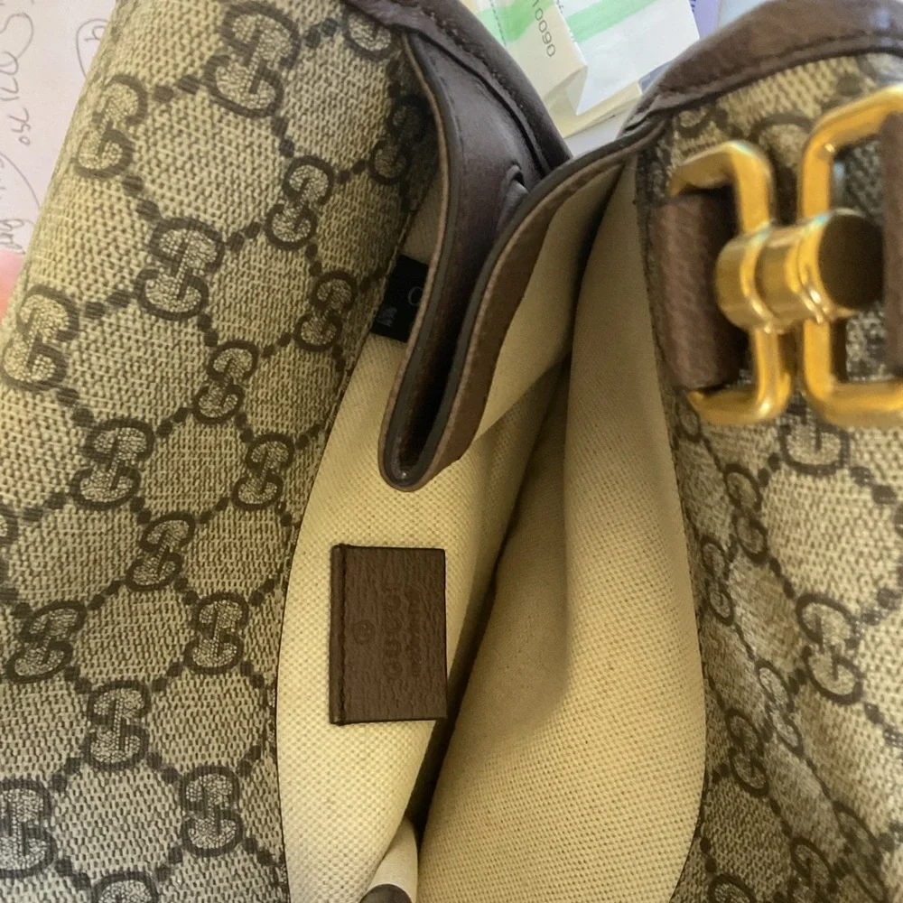 Gucci Beige GG Supreme Messenger Bag with Brown Trim and Green-Red Strap - Picture 6 of 7